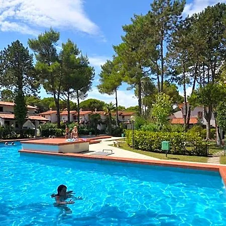 Flat With Shared Pool And Private Garden *