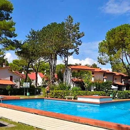 Flat With Shared Pool And Private Garden بيبيوني