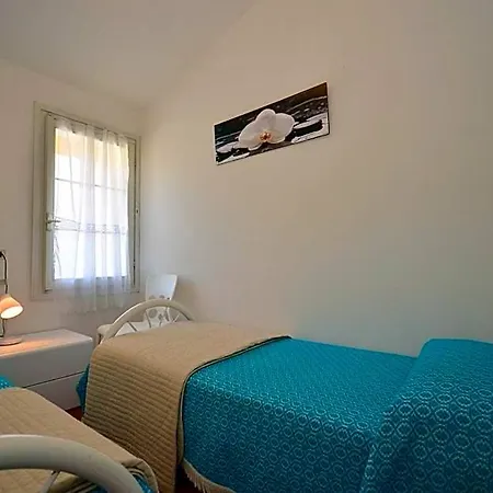 فندق Flat With Shared Pool And Private Garden 3*