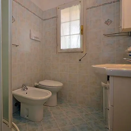 Flat With Shared Pool And Private Garden