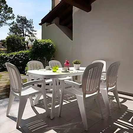 فندق Flat With Shared Pool And Private Garden 3*